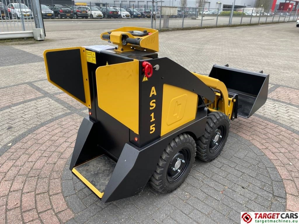 Conmeq AS15 Mini Skid Steer Loader 4x4 Electric - Gumikerekes homlokrakodó: 3 kép. Conmeq AS15 Mini Skid Steer Loader 4x4 Electric - Gumikerekes homlokrakodó: 3 kép.