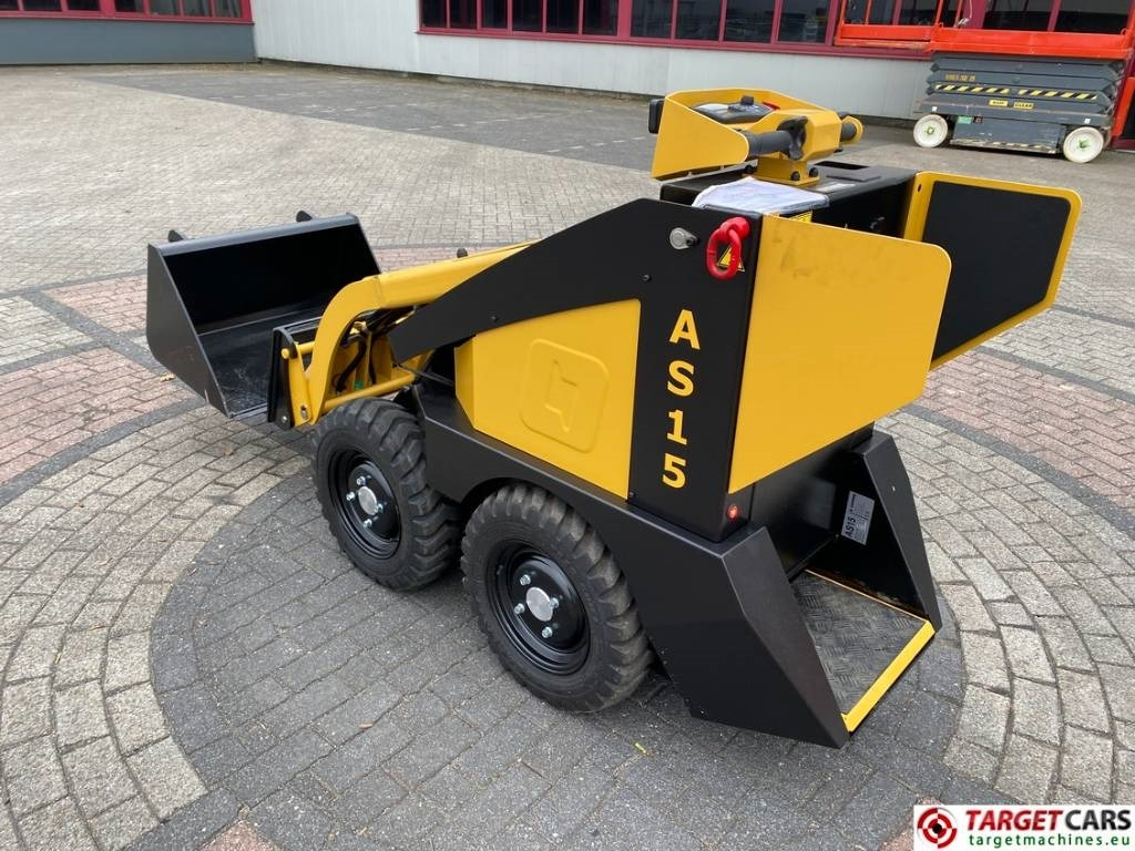 Conmeq AS15 Mini Skid Steer Loader 4x4 Electric - Gumikerekes homlokrakodó: 5 kép. Conmeq AS15 Mini Skid Steer Loader 4x4 Electric - Gumikerekes homlokrakodó: 5 kép.