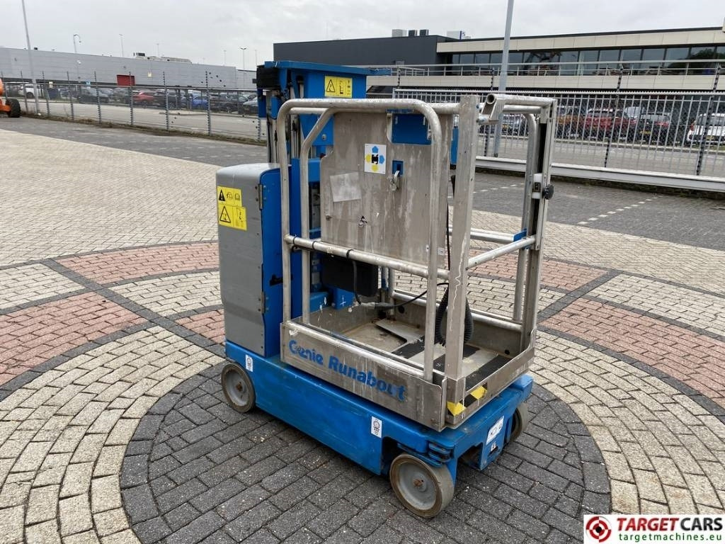 Genie GR15 Runabout Electric Vertical Mast Lift 652cm - Oszlopos személyemelő: 2 kép. Genie GR15 Runabout Electric Vertical Mast Lift 652cm - Oszlopos személyemelő: 2 kép.