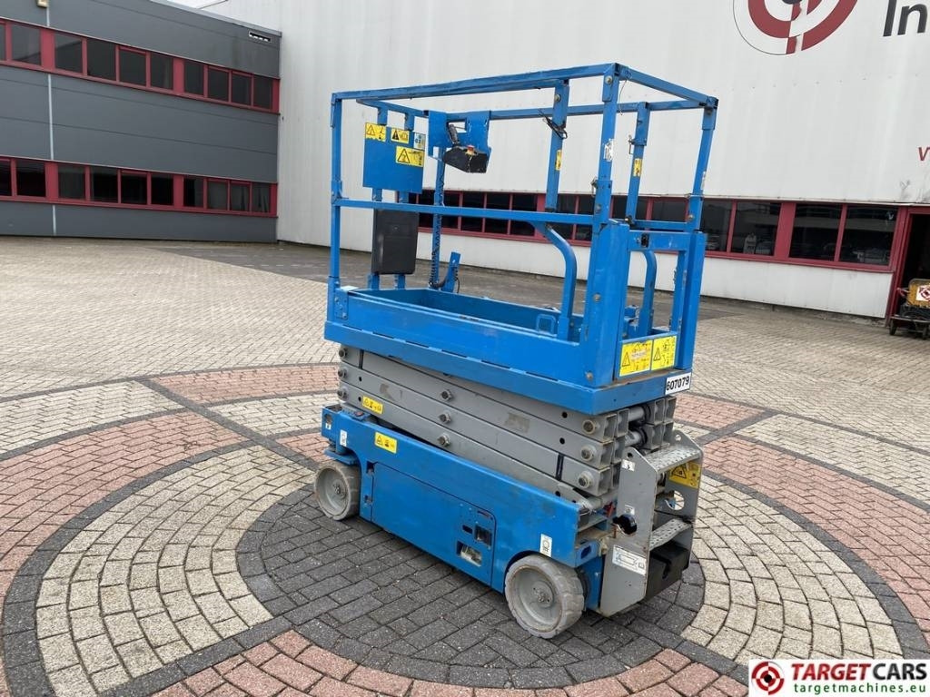Genie GS-1932 Electric Scissor Work Lift 779cm - Ollós emelő: 4 kép. Genie GS-1932 Electric Scissor Work Lift 779cm - Ollós emelő: 4 kép.