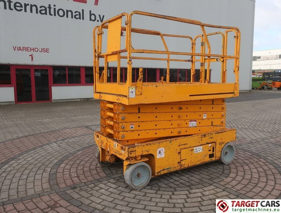 Genie GS-3246 Electric Scissor Work Lift 1175cm DEFECT - Ollós emelő: 1 kép. Genie GS-3246 Electric Scissor Work Lift 1175cm DEFECT - Ollós emelő: 1 kép.