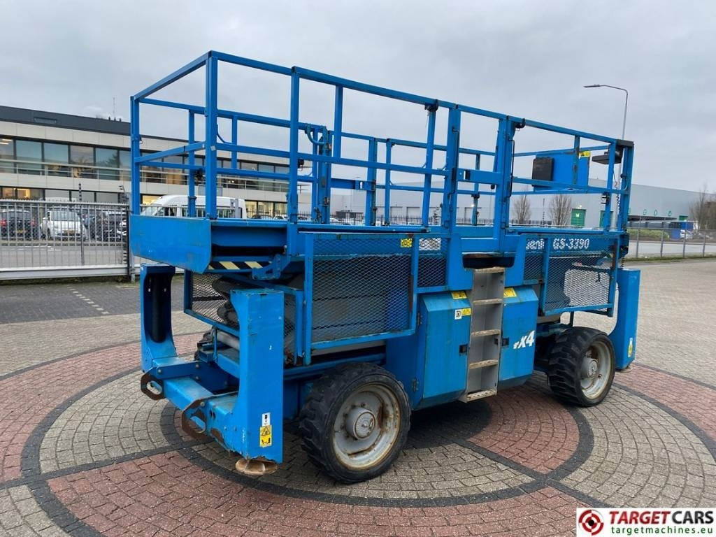 Genie GS-3390RT Diesel 4x4 Scissor Work Lift 1206cm - Ollós emelő: 3 kép. Genie GS-3390RT Diesel 4x4 Scissor Work Lift 1206cm - Ollós emelő: 3 kép.