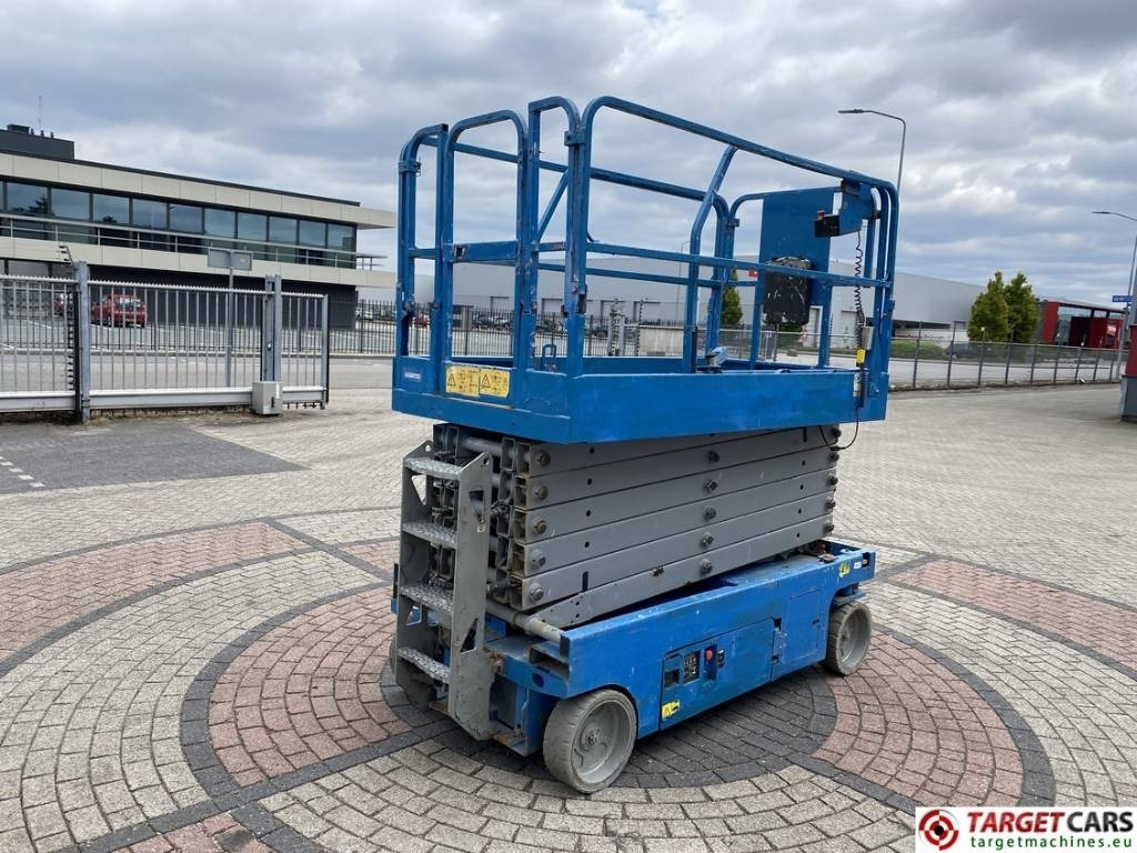 Genie GS-4047 Electric 4047 Scissor Work Lift 1389cm - Ollós emelő: 3 kép. Genie GS-4047 Electric 4047 Scissor Work Lift 1389cm - Ollós emelő: 3 kép.