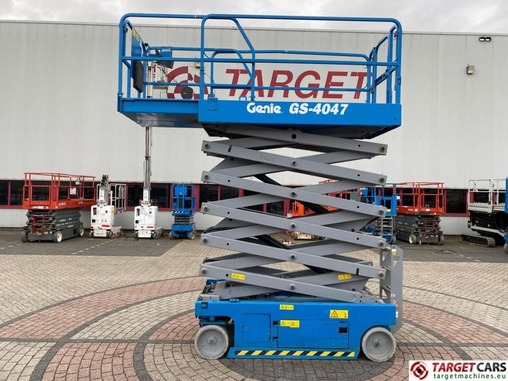 Genie GS-4047 Electric GS4047 Scissor Work Lift 1389cm - Ollós emelő: 5 kép. Genie GS-4047 Electric GS4047 Scissor Work Lift 1389cm - Ollós emelő: 5 kép.
