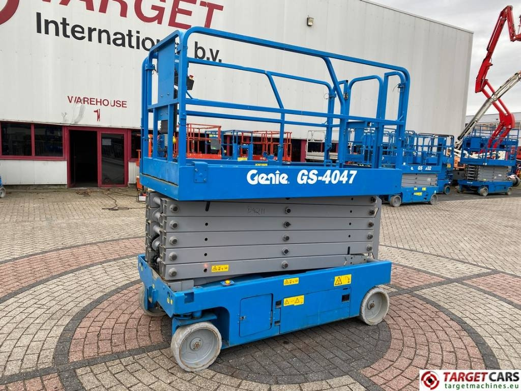 Genie GS-4047 Electric GS4047 Scissor Work Lift 1389cm - Ollós emelő: 1 kép. Genie GS-4047 Electric GS4047 Scissor Work Lift 1389cm - Ollós emelő: 1 kép.