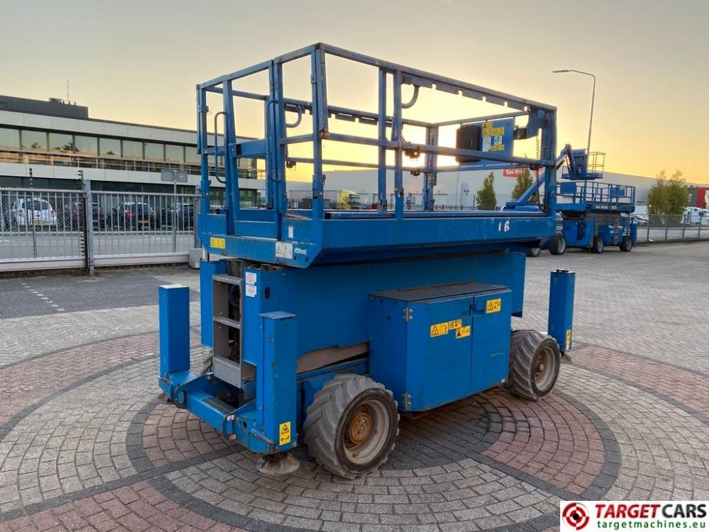 Genie GS-4069 DC Electric GS4069 Scissor WorkLift 1412cm - Ollós emelő: 3 kép. Genie GS-4069 DC Electric GS4069 Scissor WorkLift 1412cm - Ollós emelő: 3 kép.