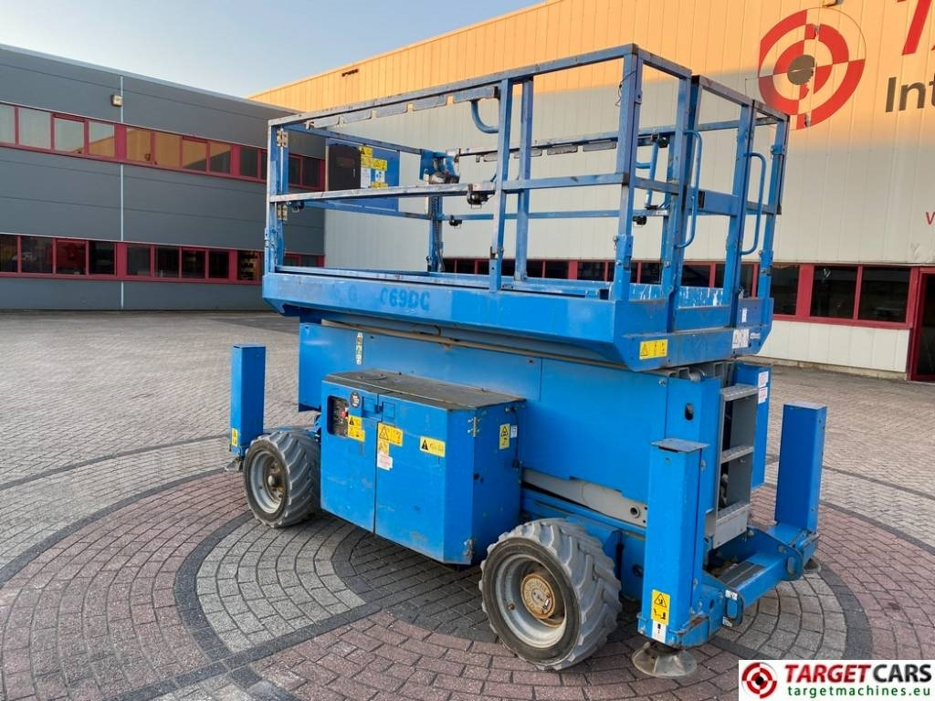 Genie GS-4069 DC Electric GS4069 Scissor WorkLift 1412cm - Ollós emelő: 4 kép. Genie GS-4069 DC Electric GS4069 Scissor WorkLift 1412cm - Ollós emelő: 4 kép.