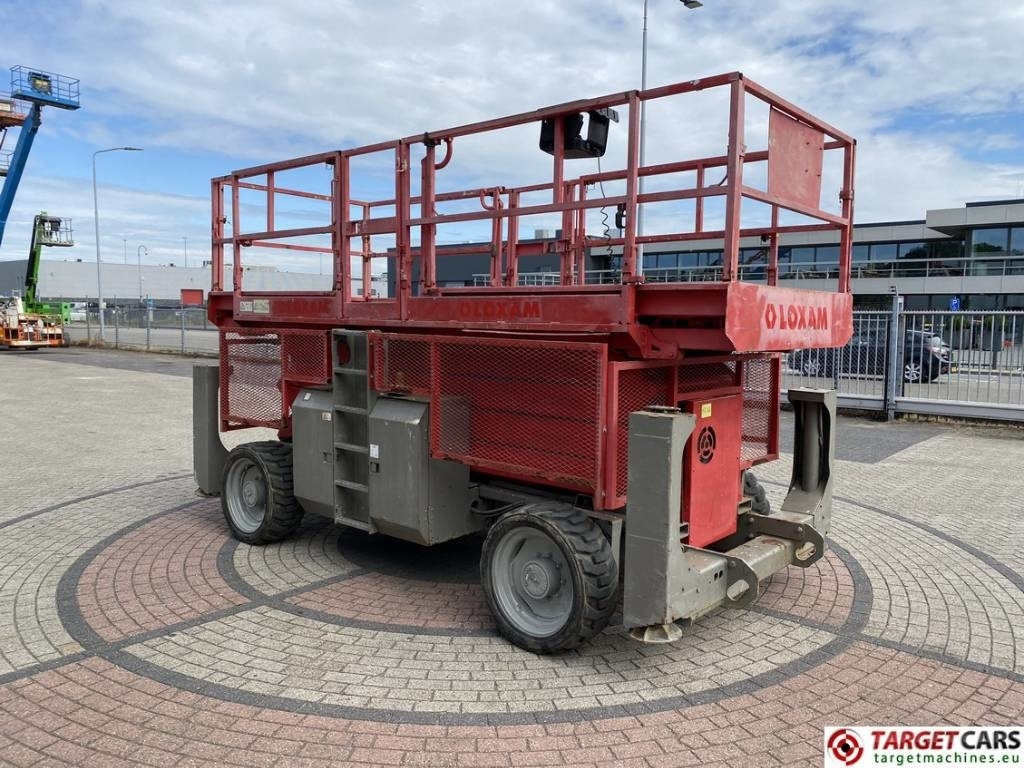 Genie GS-4390RT Diesel 4x4 Scissor Work Lift 1511cm - Ollós emelő: 2 kép. Genie GS-4390RT Diesel 4x4 Scissor Work Lift 1511cm - Ollós emelő: 2 kép.