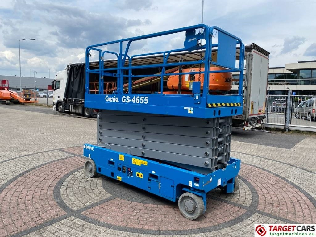 Genie GS-4655 Electric E-Drive Scissor Work Lift 1595cm - Ollós emelő: 2 kép. Genie GS-4655 Electric E-Drive Scissor Work Lift 1595cm - Ollós emelő: 2 kép.