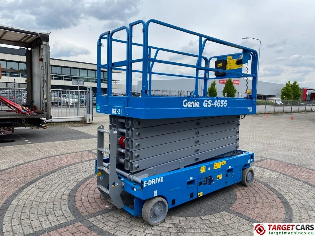 Genie GS-4655 Electric E-Drive Scissor Work Lift 1595cm - Ollós emelő: 3 kép. Genie GS-4655 Electric E-Drive Scissor Work Lift 1595cm - Ollós emelő: 3 kép.