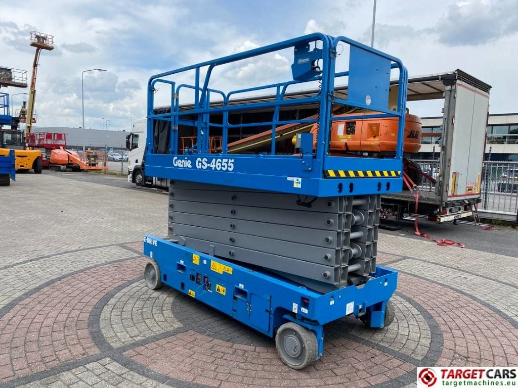 Genie GS-4655 Electric GS4655 Scissor Work Lift 1595cm - Ollós emelő: 2 kép. Genie GS-4655 Electric GS4655 Scissor Work Lift 1595cm - Ollós emelő: 2 kép.