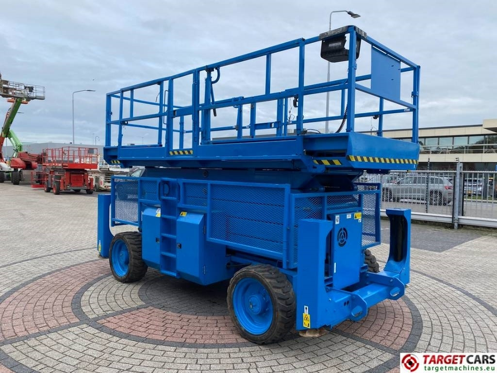 Genie GS-5390RT Diesel 4x4 Scissor Work Lift 1815cm - Ollós emelő: 2 kép. Genie GS-5390RT Diesel 4x4 Scissor Work Lift 1815cm - Ollós emelő: 2 kép.