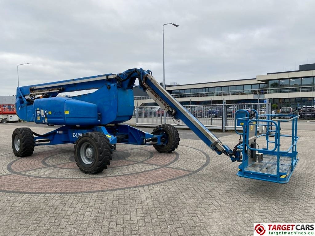 Genie Z-135/70 Articulated 4x4x4 Diesel Boom Lift 4315cm - Személyemelő: 2 kép. Genie Z-135/70 Articulated 4x4x4 Diesel Boom Lift 4315cm - Személyemelő: 2 kép.