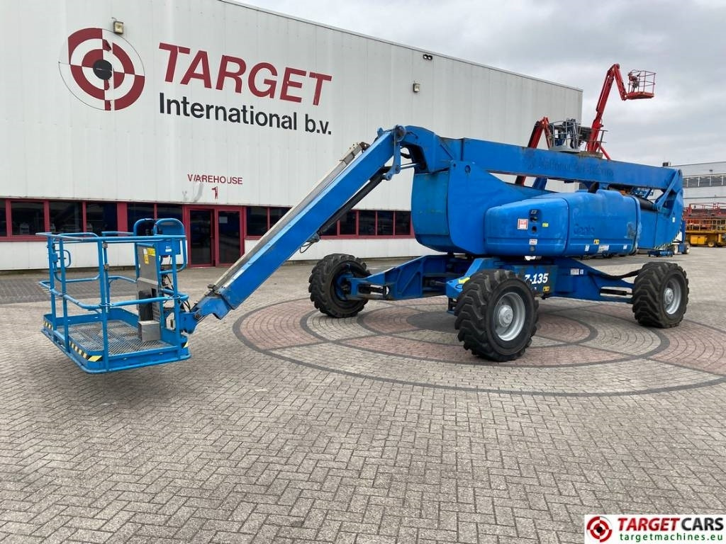 Genie Z-135/70 Articulated 4x4x4 Diesel Boom Lift 4315cm - Személyemelő: 1 kép. Genie Z-135/70 Articulated 4x4x4 Diesel Boom Lift 4315cm - Személyemelő: 1 kép.