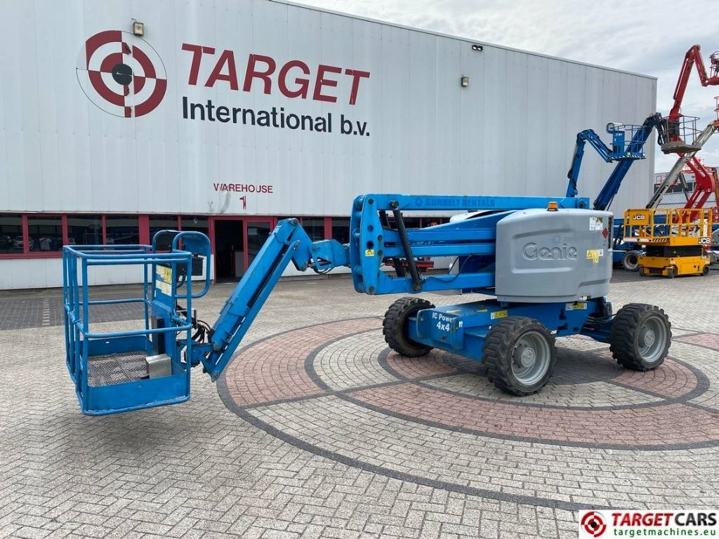 Genie Z-45/25J Articulated 4x4 Diesel Boom Work Lift 16M - Személyemelő: 1 kép. Genie Z-45/25J Articulated 4x4 Diesel Boom Work Lift 16M - Személyemelő: 1 kép.