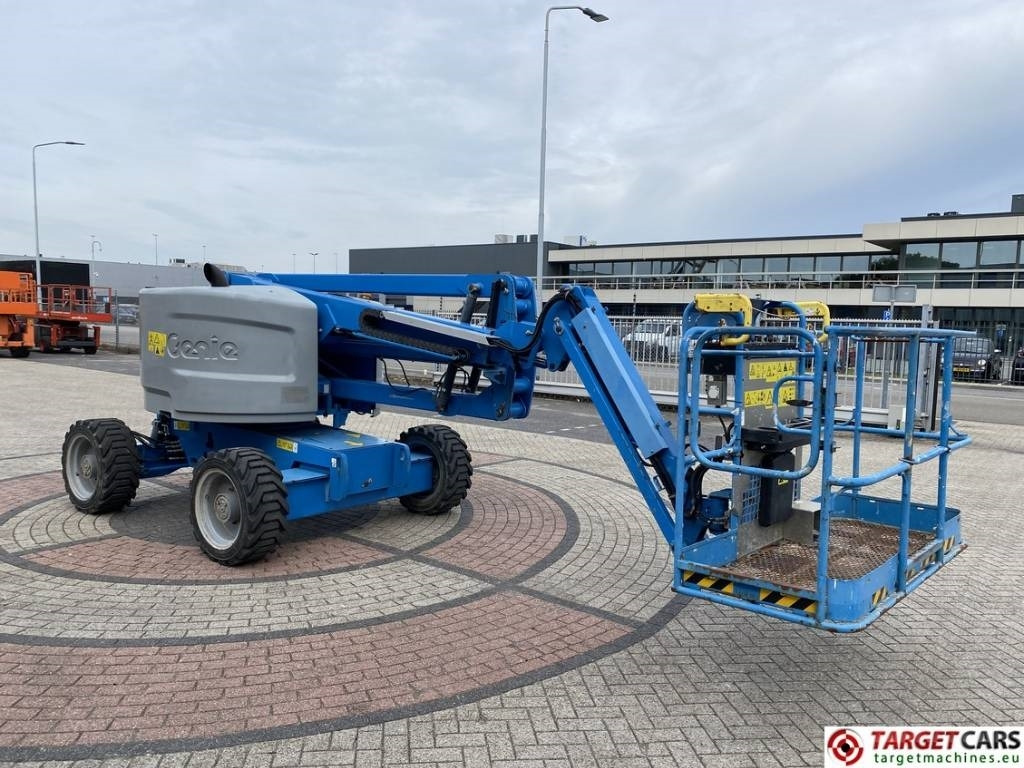 Genie Z-45/25J Diesel 4x4 Articulated Boom Lift 1605cm - Személyemelő: 2 kép. Genie Z-45/25J Diesel 4x4 Articulated Boom Lift 1605cm - Személyemelő: 2 kép.