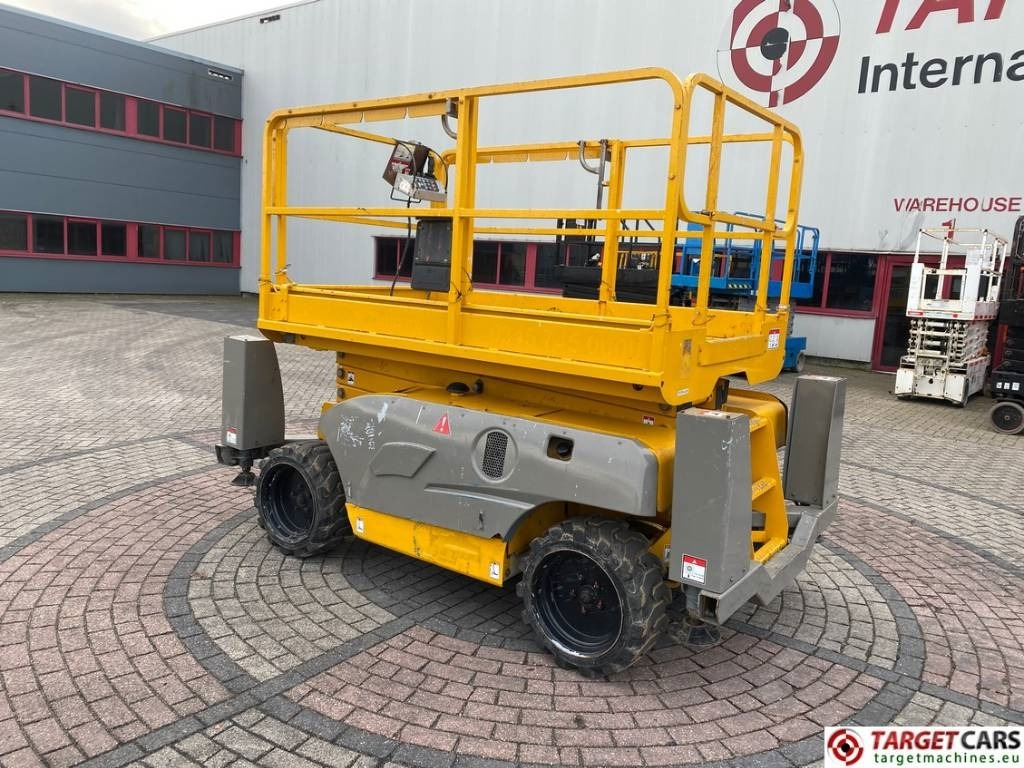 Haulotte Compact 10DX Diesel 4x4 Scissor Work Lift 1015cm - Ollós emelő: 4 kép. Haulotte Compact 10DX Diesel 4x4 Scissor Work Lift 1015cm - Ollós emelő: 4 kép.