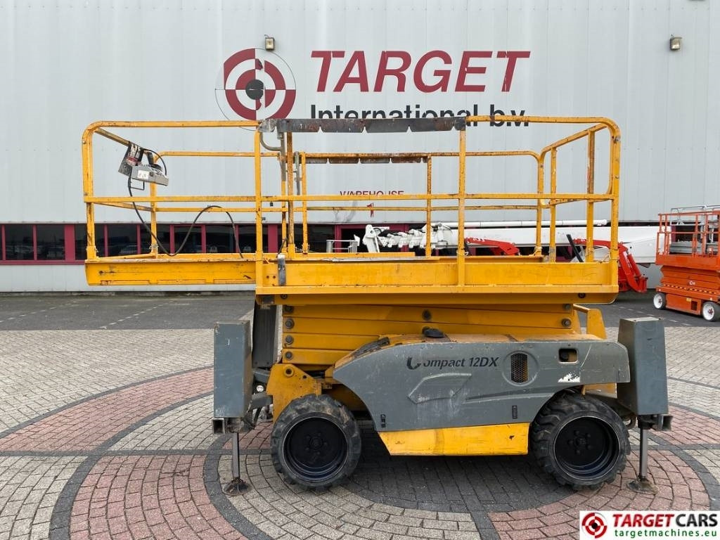 Haulotte Compact 12DX Diesel 4x4 Scissor Work Lift 1206cm - Ollós emelő: 5 kép. Haulotte Compact 12DX Diesel 4x4 Scissor Work Lift 1206cm - Ollós emelő: 5 kép.