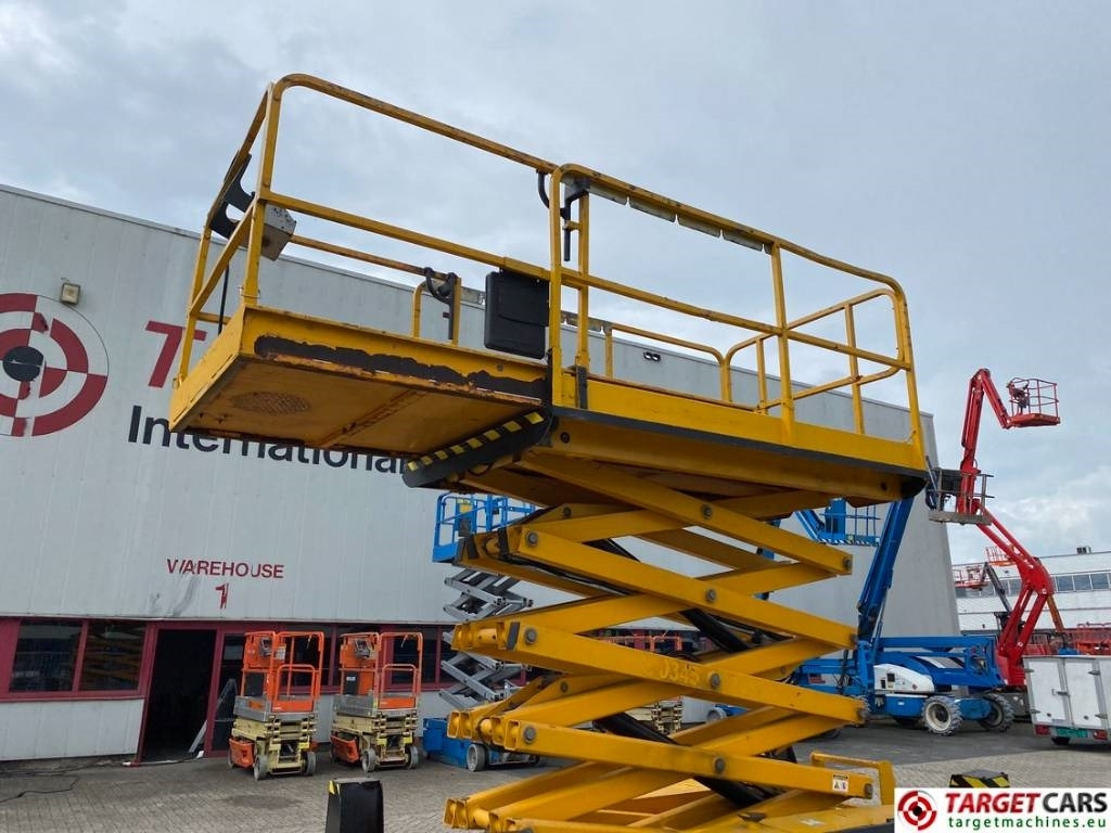 Ollós emelő Haulotte Compact 12DX Diesel 4x4 Scissor Work Lift 1206cm: 16 kép.