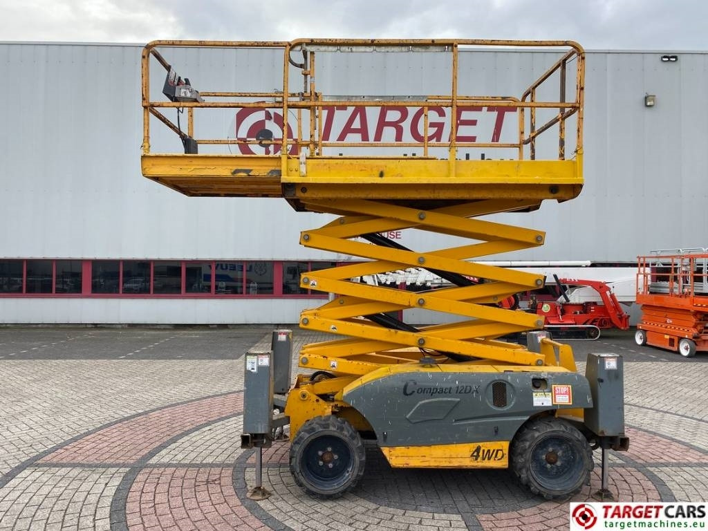 Haulotte Compact 12DX Diesel 4x4 Scissor Work Lift 1206cm - Ollós emelő: 5 kép. Haulotte Compact 12DX Diesel 4x4 Scissor Work Lift 1206cm - Ollós emelő: 5 kép.