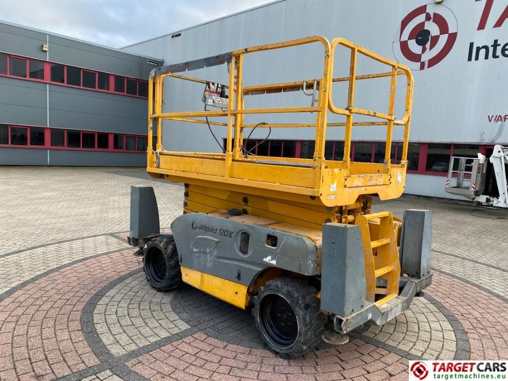 Haulotte Compact 12DX Diesel 4x4 Scissor Work Lift 1206cm - Ollós emelő: 4 kép. Haulotte Compact 12DX Diesel 4x4 Scissor Work Lift 1206cm - Ollós emelő: 4 kép.