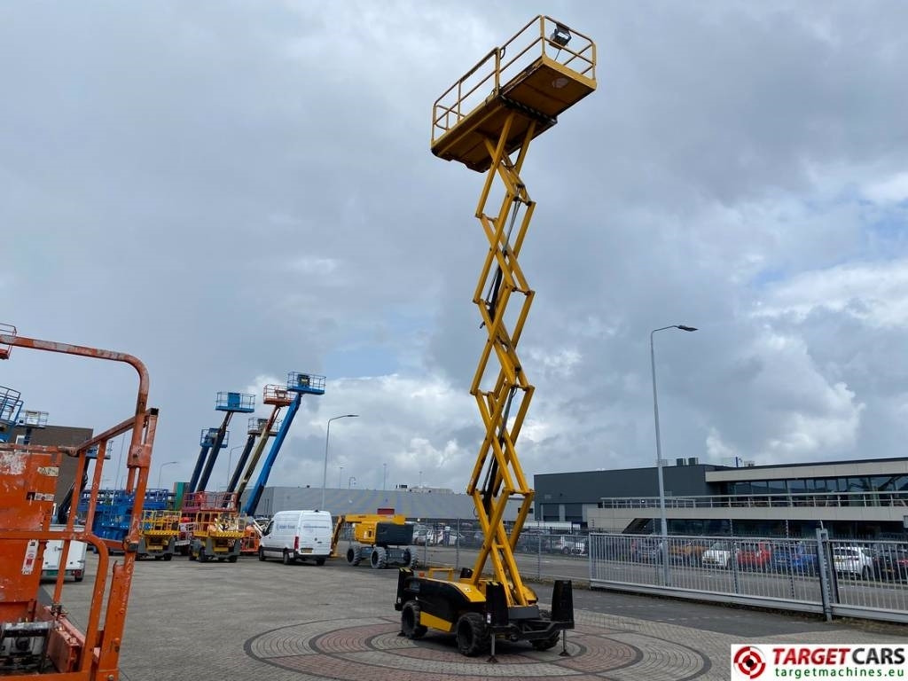 Ollós emelő Haulotte Compact 12DX Diesel 4x4 Scissor Work Lift 1206cm: 7 kép.