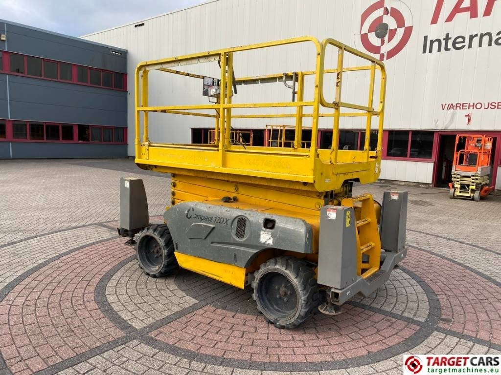 Haulotte Compact 12DX Diesel 4x4 Scissor Work Lift 1206cm - Ollós emelő: 4 kép. Haulotte Compact 12DX Diesel 4x4 Scissor Work Lift 1206cm - Ollós emelő: 4 kép.
