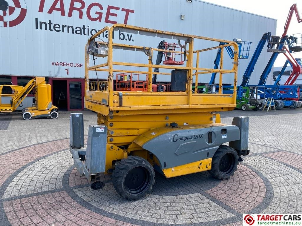 Haulotte Compact 12DX Diesel 4x4 Scissor Work Lift 1206cm - Ollós emelő: 1 kép. Haulotte Compact 12DX Diesel 4x4 Scissor Work Lift 1206cm - Ollós emelő: 1 kép.