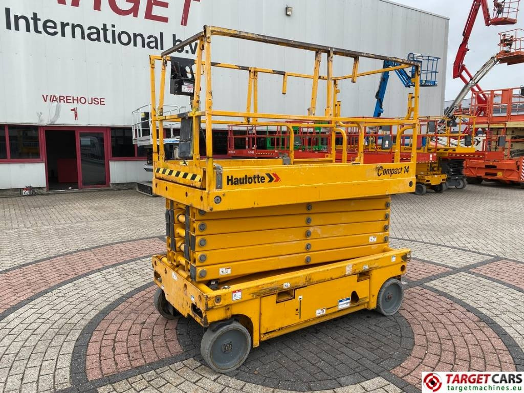 Haulotte Compact 14 Electric Scissor Work Lift 1385cm - Ollós emelő: 1 kép. Haulotte Compact 14 Electric Scissor Work Lift 1385cm - Ollós emelő: 1 kép.