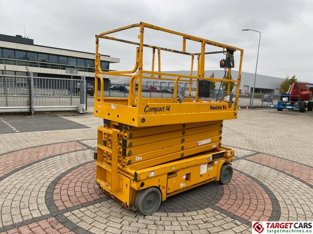 Haulotte Compact 14 Electric Scissor Work Lift 1385cm - Ollós emelő: 3 kép. Haulotte Compact 14 Electric Scissor Work Lift 1385cm - Ollós emelő: 3 kép.