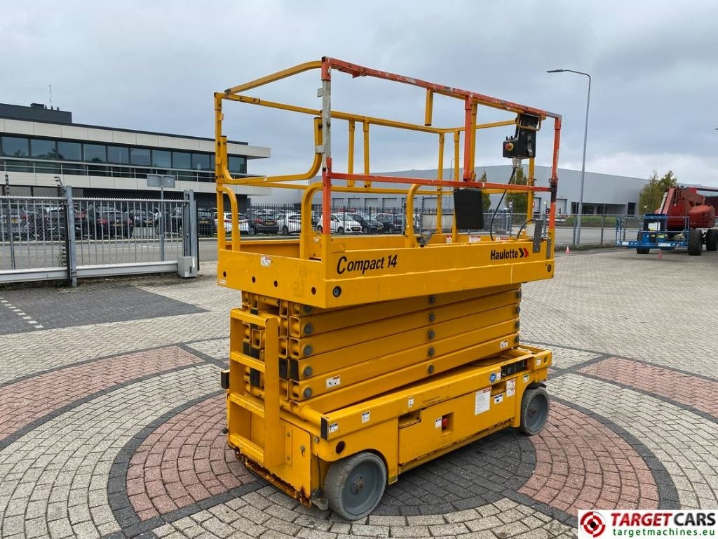 Haulotte Compact 14 Electric Scissor Work Lift 1385cm - Ollós emelő: 3 kép. Haulotte Compact 14 Electric Scissor Work Lift 1385cm - Ollós emelő: 3 kép.