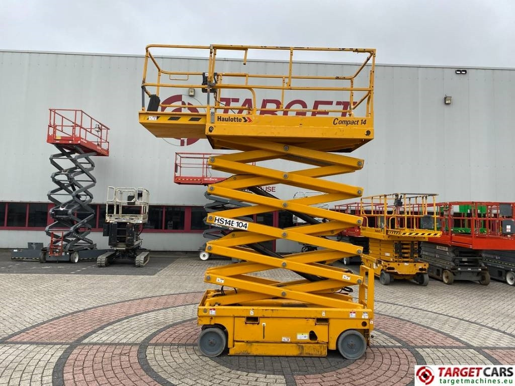 Haulotte Compact 14 Electric Scissor Work lift 1385cm - Ollós emelő: 5 kép. Haulotte Compact 14 Electric Scissor Work lift 1385cm - Ollós emelő: 5 kép.