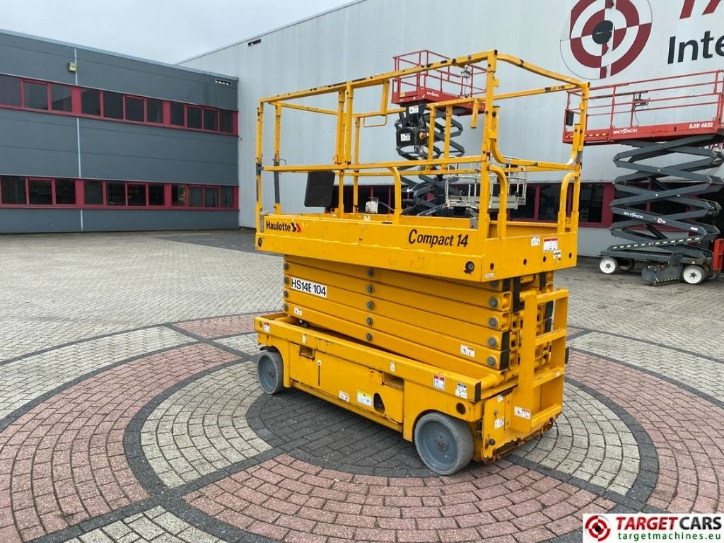 Haulotte Compact 14 Electric Scissor Work lift 1385cm - Ollós emelő: 4 kép. Haulotte Compact 14 Electric Scissor Work lift 1385cm - Ollós emelő: 4 kép.