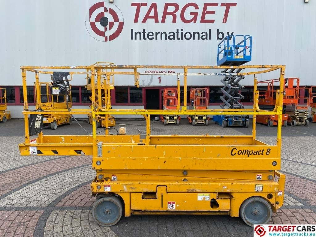 Haulotte Compact 8 Electric Scissor Work Lift 818cm - Ollós emelő: 5 kép. Haulotte Compact 8 Electric Scissor Work Lift 818cm - Ollós emelő: 5 kép.