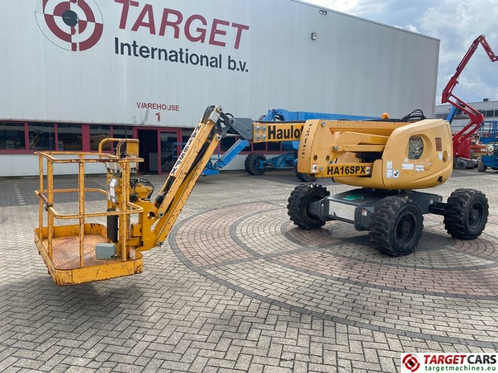 Haulotte HA16SPX Articulated 4x4 Diesel Boom Lift 1600cm - Személyemelő: 1 kép. Haulotte HA16SPX Articulated 4x4 Diesel Boom Lift 1600cm - Személyemelő: 1 kép.