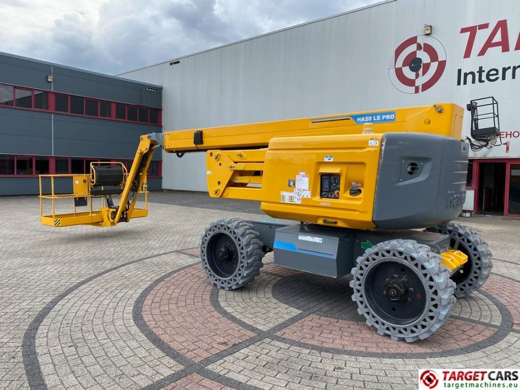 Haulotte HA20LE Pro HyBrid 4x4x4 Articulated BoomLift 20,7M - Személyemelő: 4 kép. Haulotte HA20LE Pro HyBrid 4x4x4 Articulated BoomLift 20,7M - Személyemelő: 4 kép.