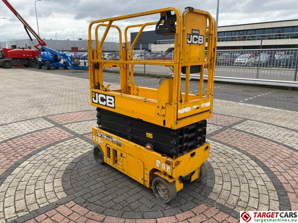JCB S1930E Electric Scissor Work Lift 780cm - Ollós emelő: 2 kép. JCB S1930E Electric Scissor Work Lift 780cm - Ollós emelő: 2 kép.