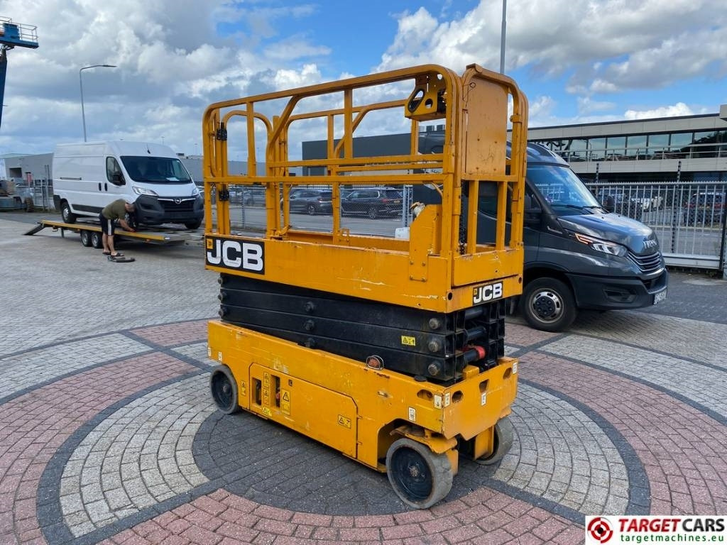 JCB S2632E Electric Scissor Work Lift 1010cm - Ollós emelő: 2 kép. JCB S2632E Electric Scissor Work Lift 1010cm - Ollós emelő: 2 kép.