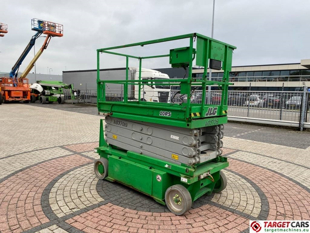 JLG 10RS Electric Scissor Work Lift 1175cm - Ollós emelő: 2 kép. JLG 10RS Electric Scissor Work Lift 1175cm - Ollós emelő: 2 kép.