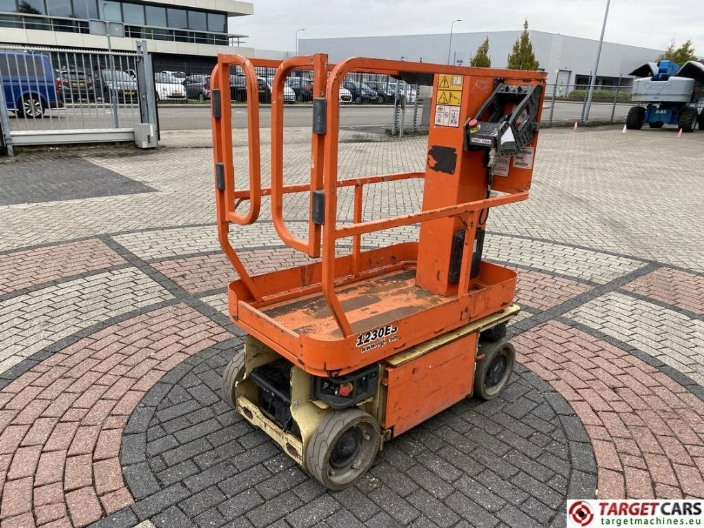 JLG 1230ES Electric Vertical Mast Work Lift 566cm - Oszlopos személyemelő: 3 kép. JLG 1230ES Electric Vertical Mast Work Lift 566cm - Oszlopos személyemelő: 3 kép.