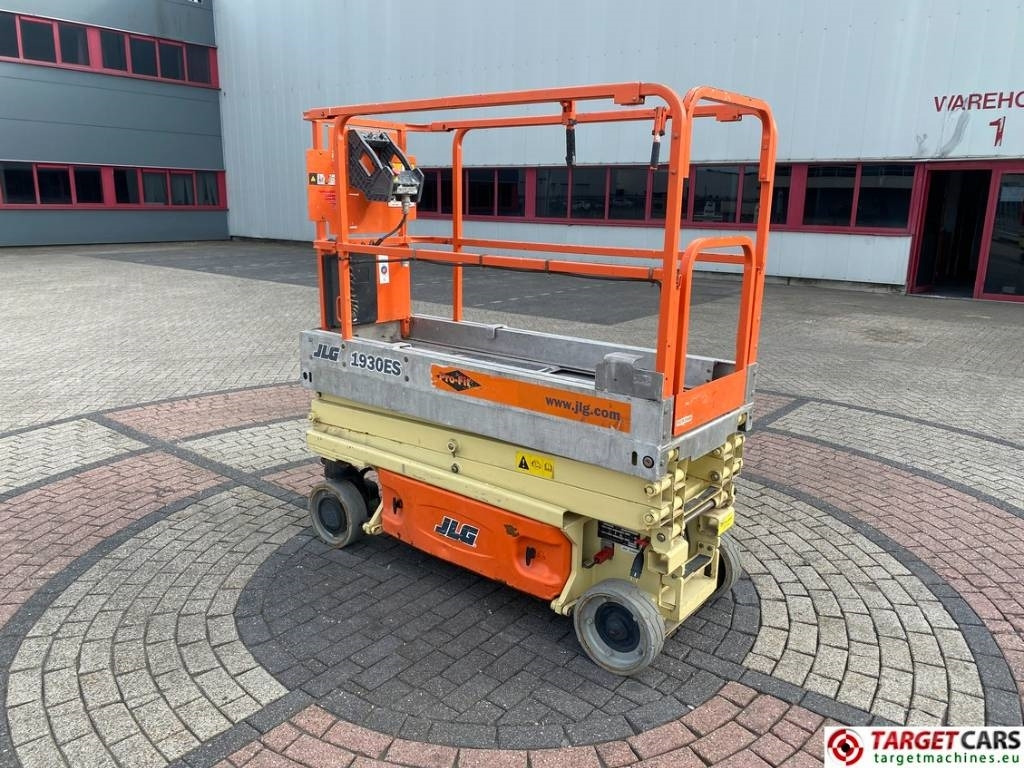 JLG 1930ES Electric Scissor Work Lift 772cm CE - Ollós emelő: 4 kép. JLG 1930ES Electric Scissor Work Lift 772cm CE - Ollós emelő: 4 kép.