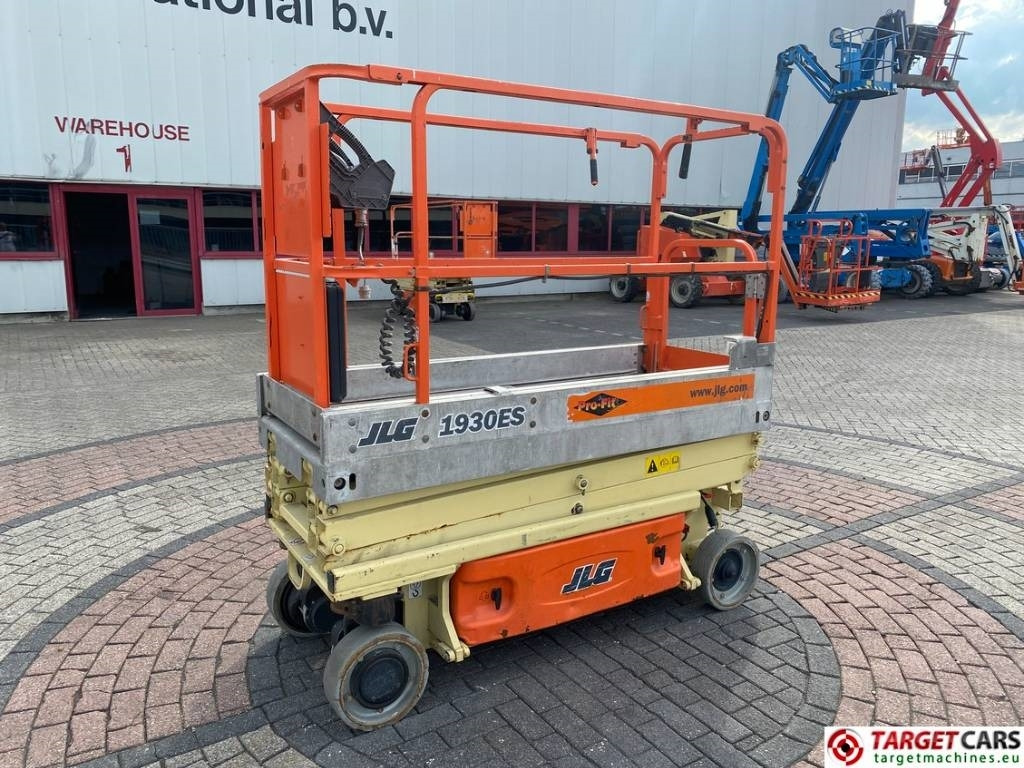 JLG 1930ES Electric Scissor Work Lift 772cm CE - Ollós emelő: 1 kép. JLG 1930ES Electric Scissor Work Lift 772cm CE - Ollós emelő: 1 kép.