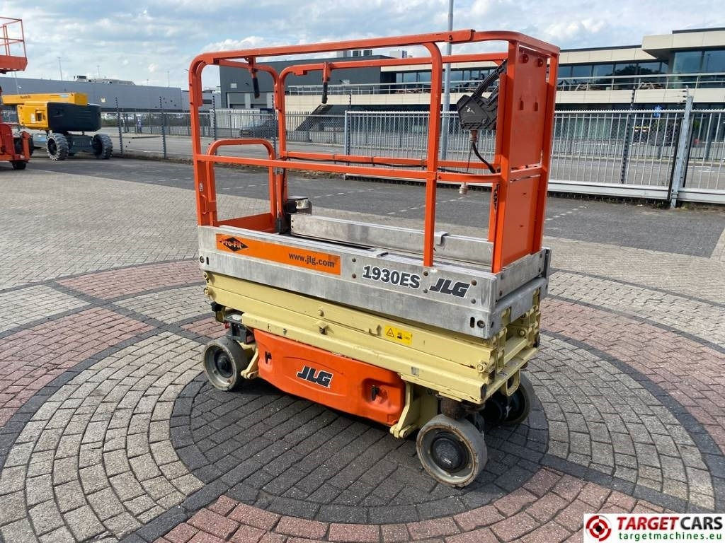JLG 1930ES Electric Scissor Work Lift 772cm CE - Ollós emelő: 2 kép. JLG 1930ES Electric Scissor Work Lift 772cm CE - Ollós emelő: 2 kép.