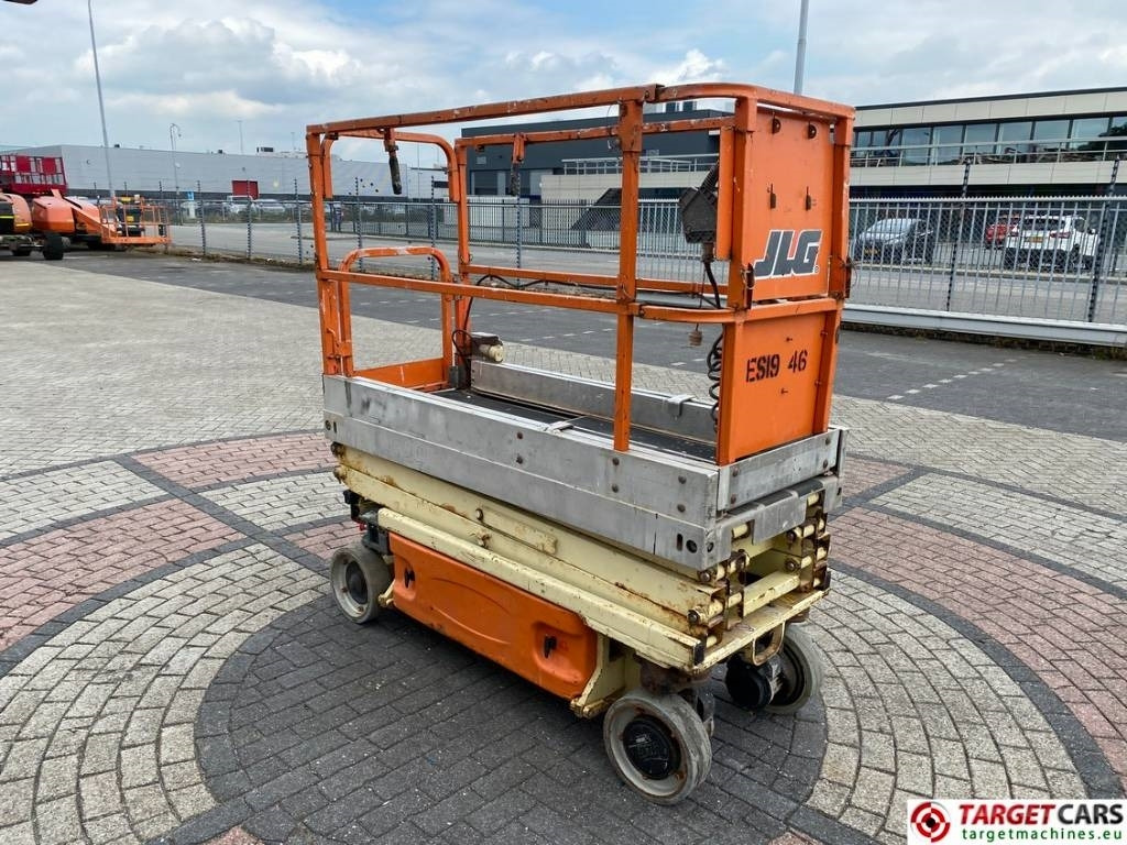 JLG 1930ES Electric Scissor Work Lift 772cm CE - Ollós emelő: 2 kép. JLG 1930ES Electric Scissor Work Lift 772cm CE - Ollós emelő: 2 kép.