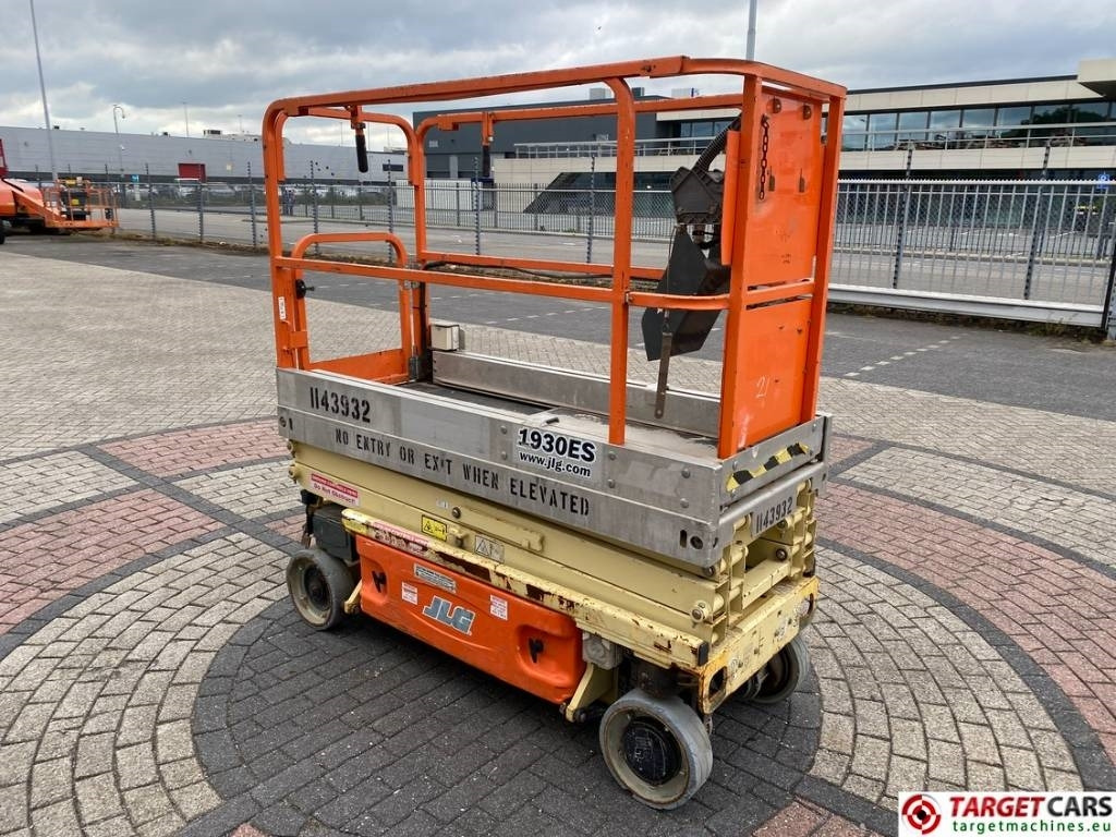 JLG 1930ES Electric Scissor Work Lift 772cm - Ollós emelő: 2 kép. JLG 1930ES Electric Scissor Work Lift 772cm - Ollós emelő: 2 kép.