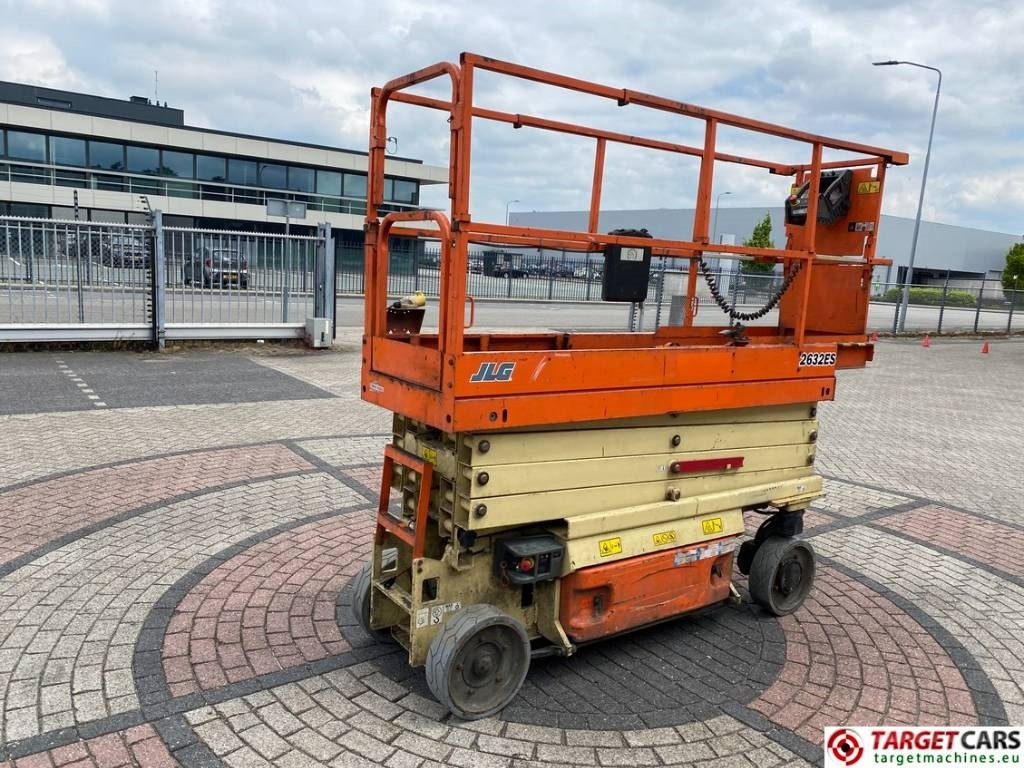 JLG 2632ES Electric Scissor Work Lift 977cm - Ollós emelő: 3 kép. JLG 2632ES Electric Scissor Work Lift 977cm - Ollós emelő: 3 kép.