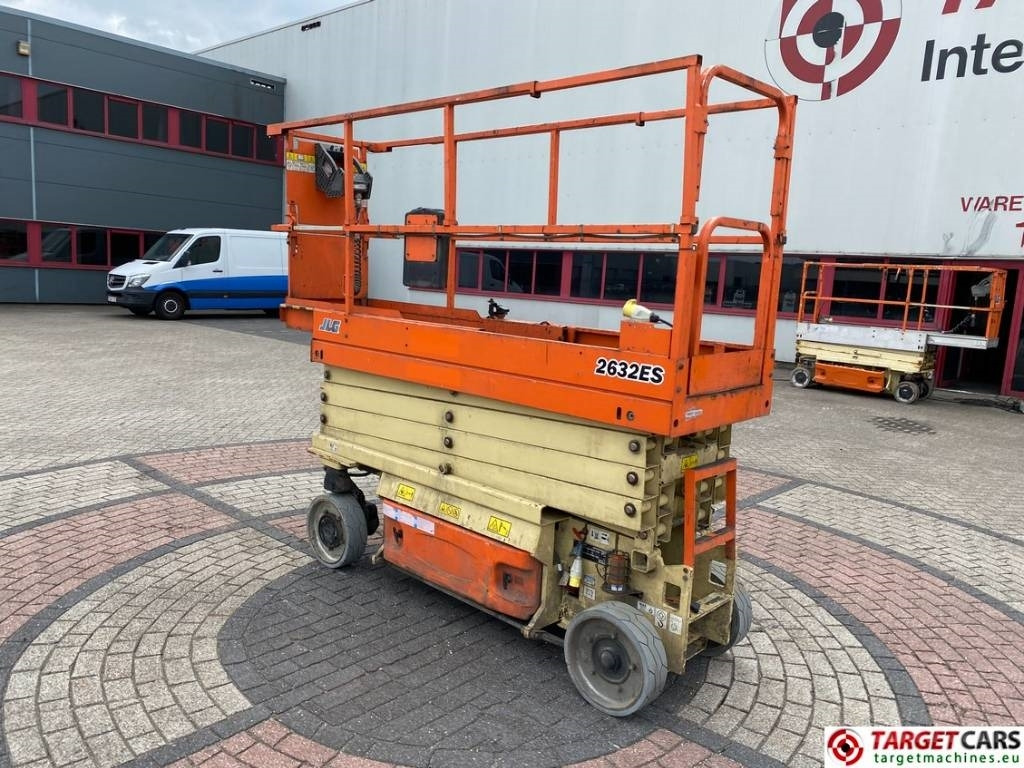JLG 2632ES Electric Scissor Work Lift 977cm - Ollós emelő: 4 kép. JLG 2632ES Electric Scissor Work Lift 977cm - Ollós emelő: 4 kép.