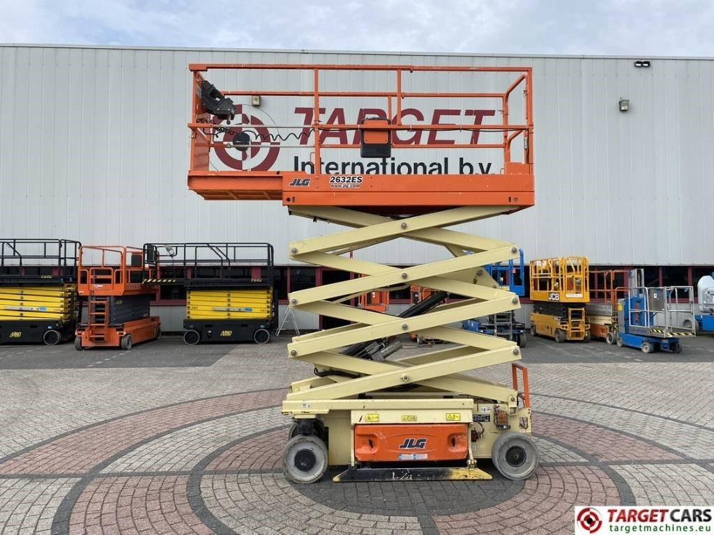 JLG 2632ES Electric Scissor Work Lift 977cm - Ollós emelő: 5 kép. JLG 2632ES Electric Scissor Work Lift 977cm - Ollós emelő: 5 kép.