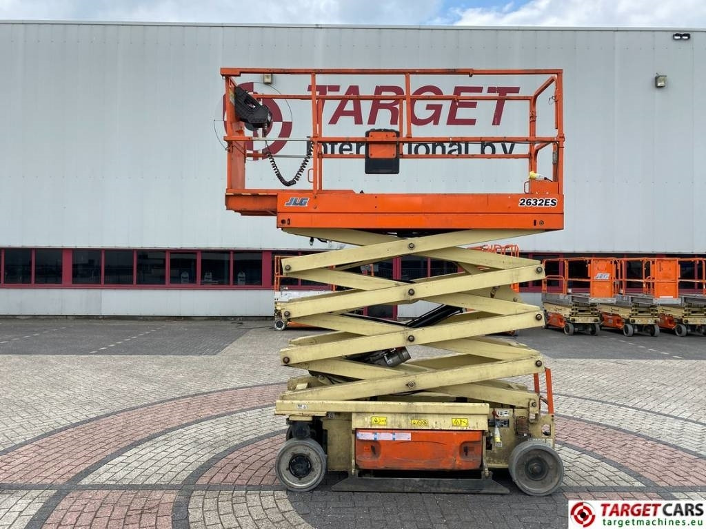 JLG 2632ES Electric Scissor Work Lift 977cm - Ollós emelő: 5 kép. JLG 2632ES Electric Scissor Work Lift 977cm - Ollós emelő: 5 kép.