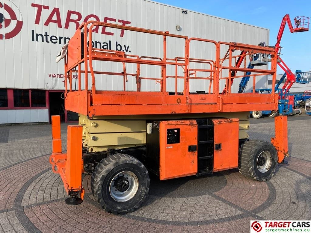 JLG 330LRT Diesel 4x4 Scissor Work Lift 1200cm - Ollós emelő: 1 kép. JLG 330LRT Diesel 4x4 Scissor Work Lift 1200cm - Ollós emelő: 1 kép.